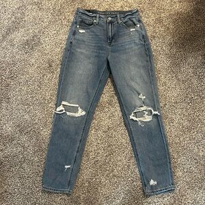 NWOT American Eagle Mom Jeans 4